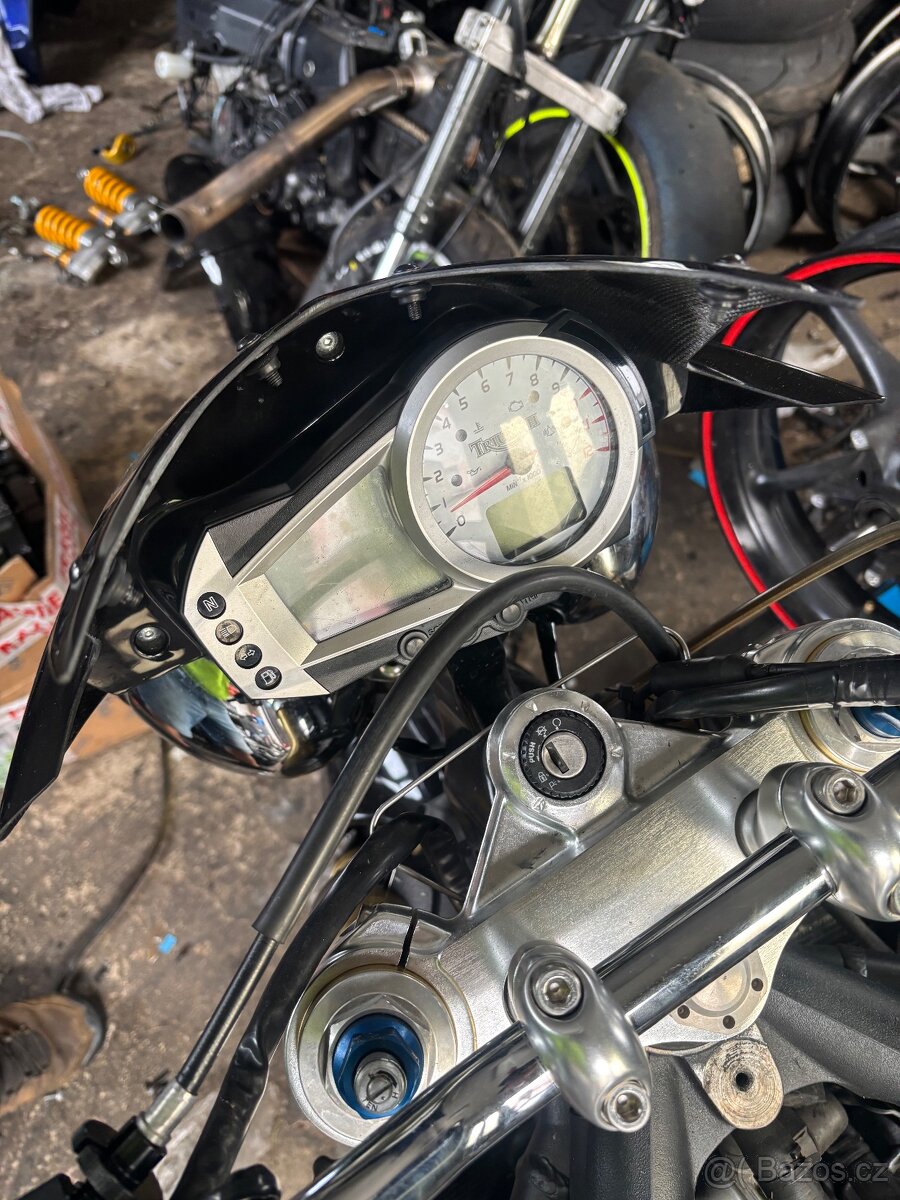 Rozprodam Triumph Speed Triple 1050 05-07 na nahradni dily. - 3