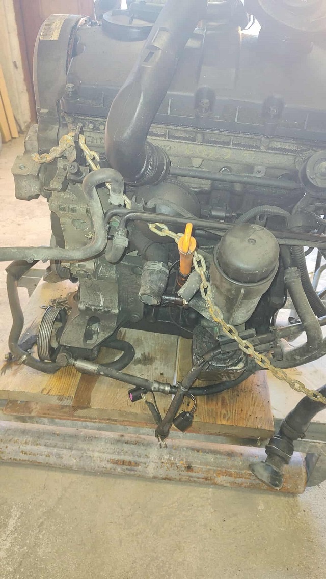 Náhr. díl z motoru 1.9 TDI PD,blok bez vstřikovačů - 3