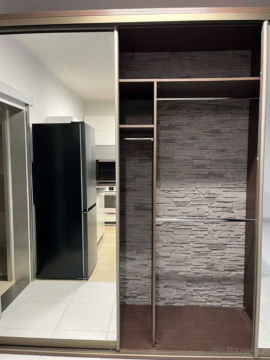 Prostorná skříň - 3