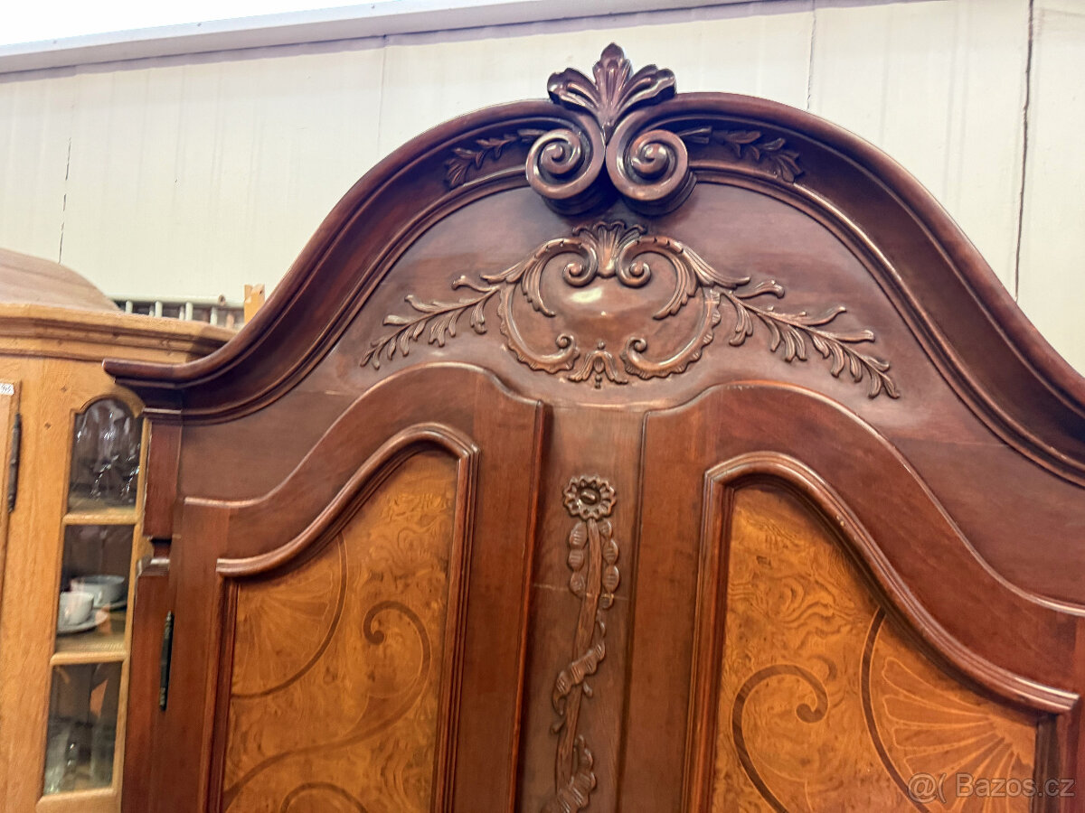 Dvoudvéřová zdobená starožitná skříň s intarzií - 3