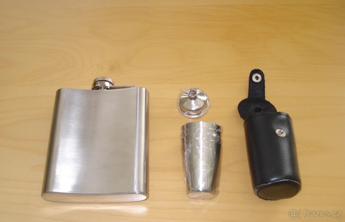 Placatka s trychtýřem, 4 poháry v pouzdře. - 3