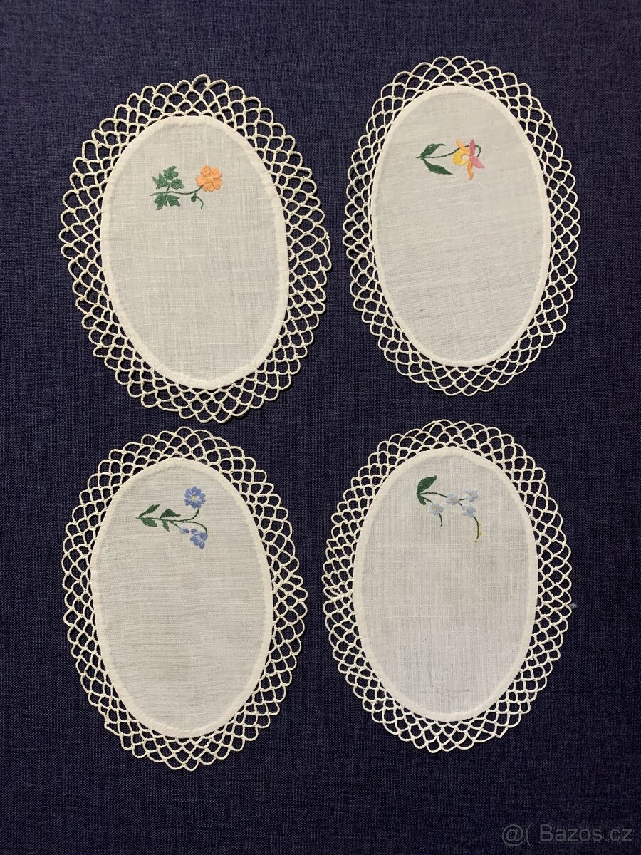 Sada starých ručně vyšívaných deček na chalupu - 3