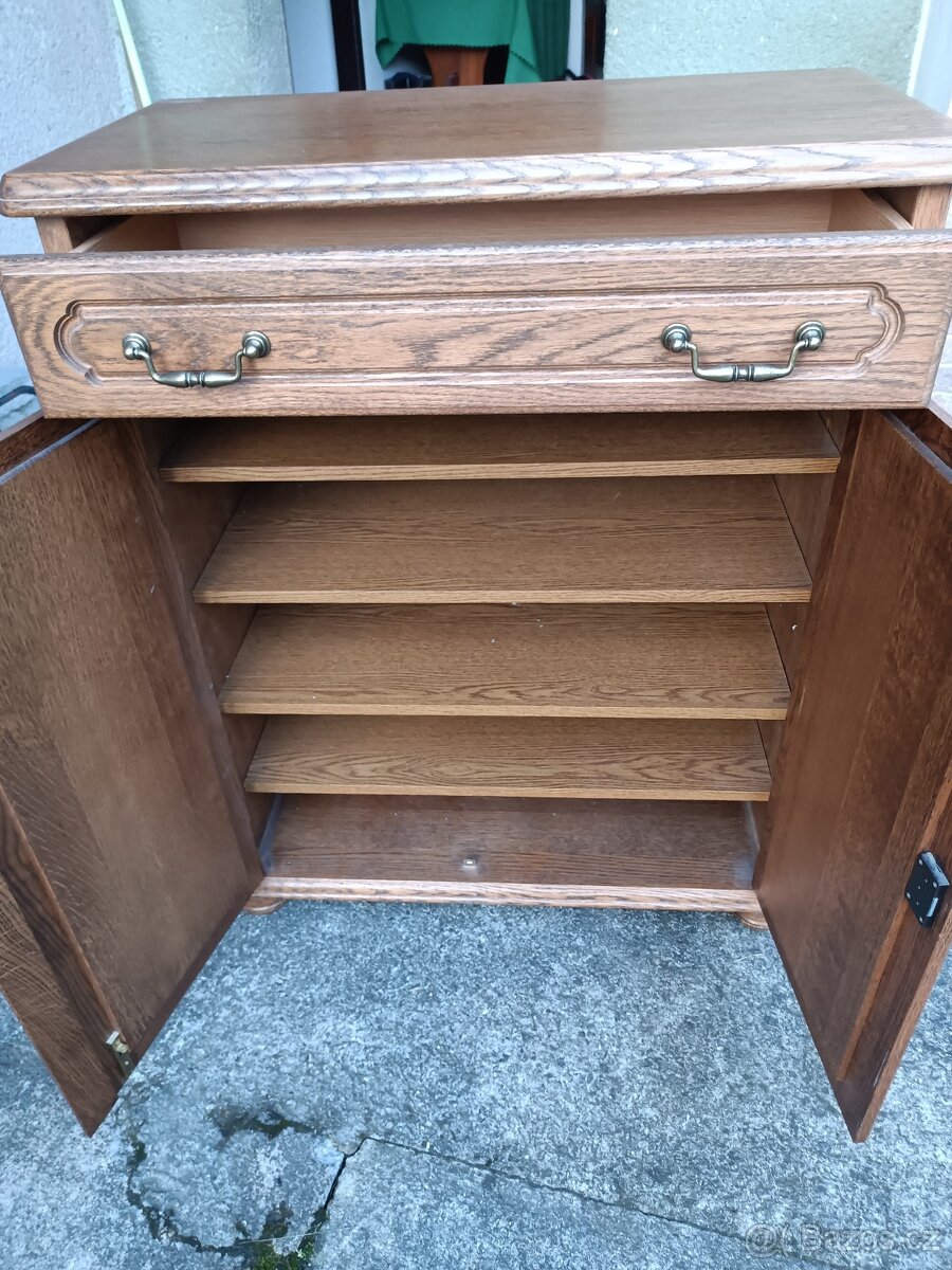 Rustikální komoda se zásuvkou . - 3