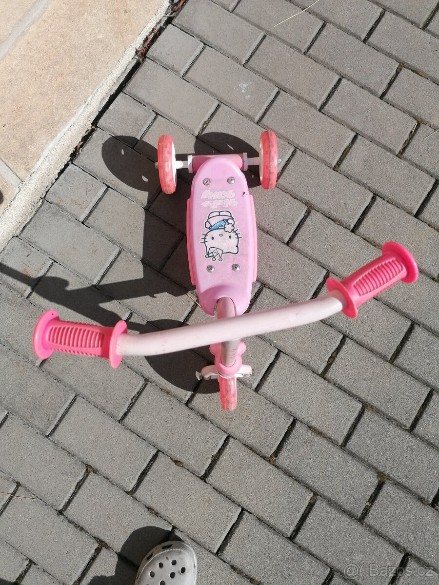 Dívčí koloběžka s Hello Kitty - 3