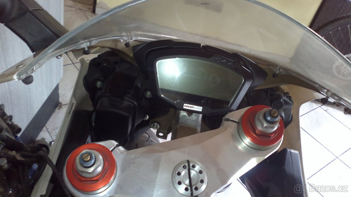 Ducati 848 na náhradní díly+díly motoru - 3