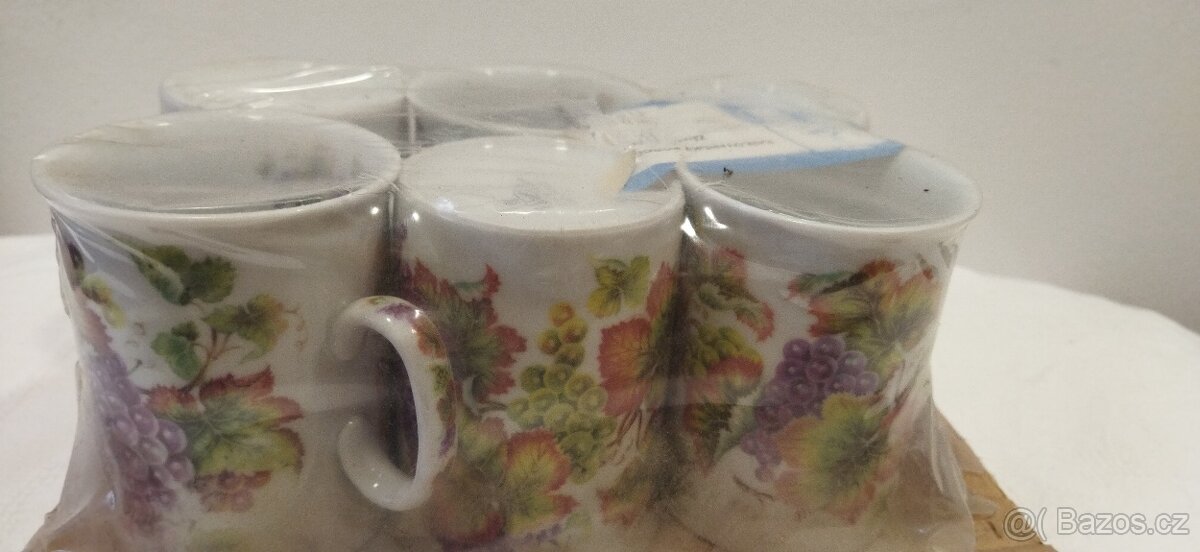 Sady hrníčků po babičce, nález z půdy. - 3