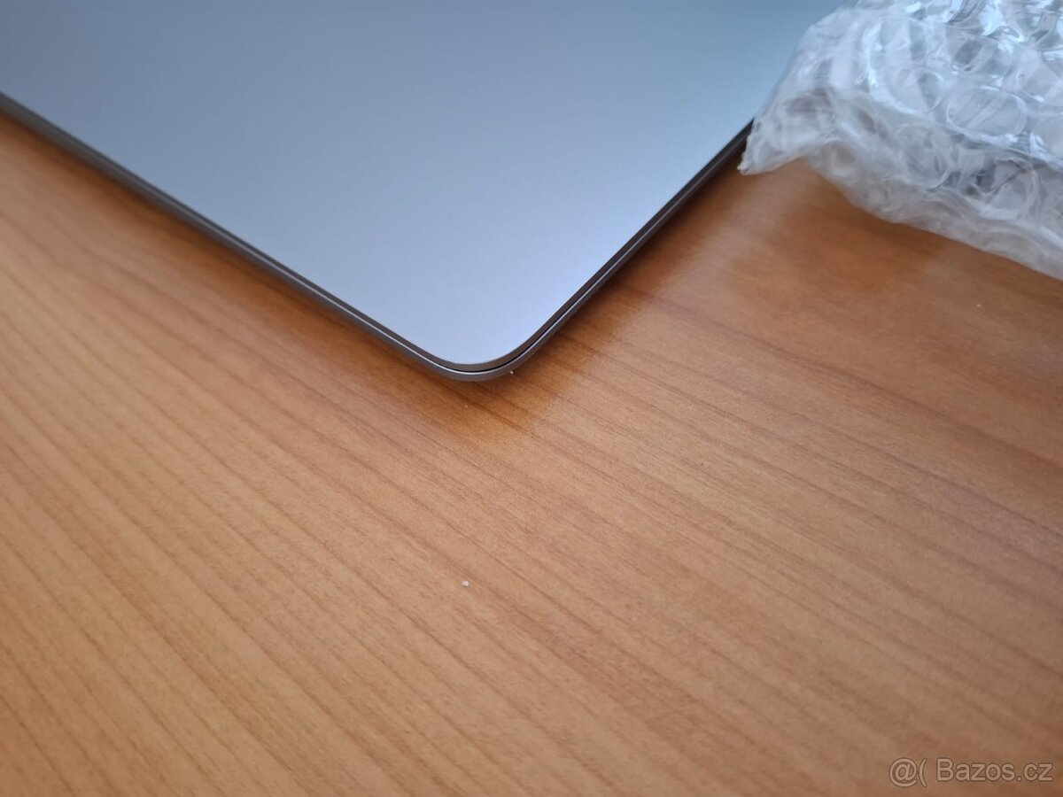 Macbook Air 13 palců M1 chip 16GB RAM 256 SSD 250 cyklů - 3