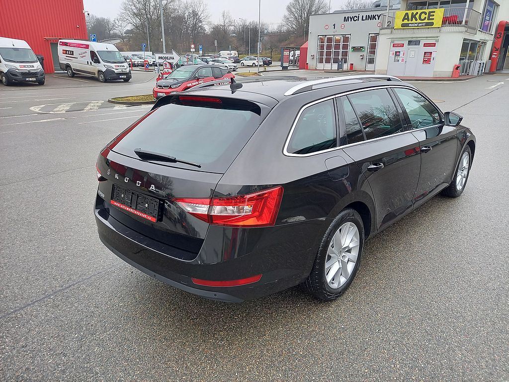 Škoda Superb, 2.0TDi DSG-Navi-LED - 3