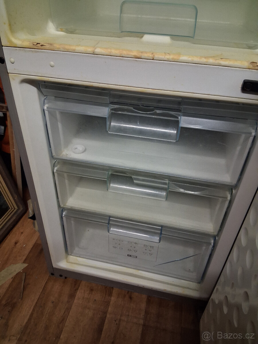 Použitá lednička s mrazákem BOSCH - 3