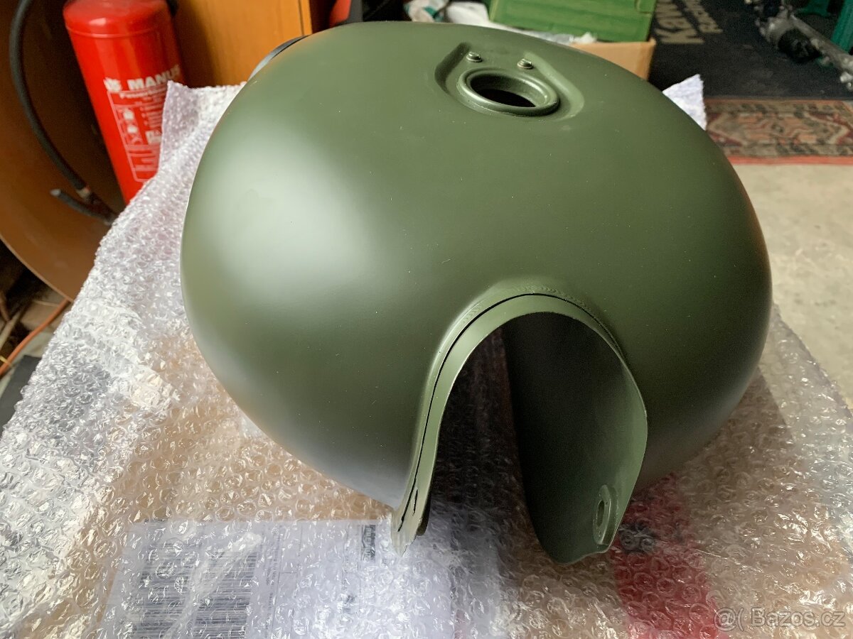 Royal Enfield 500-nádrž - 3