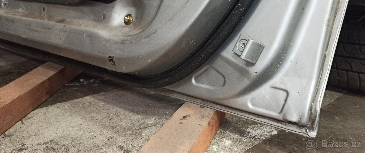 Přední dveře BMW E46 spolujezdec stříbrné - 3