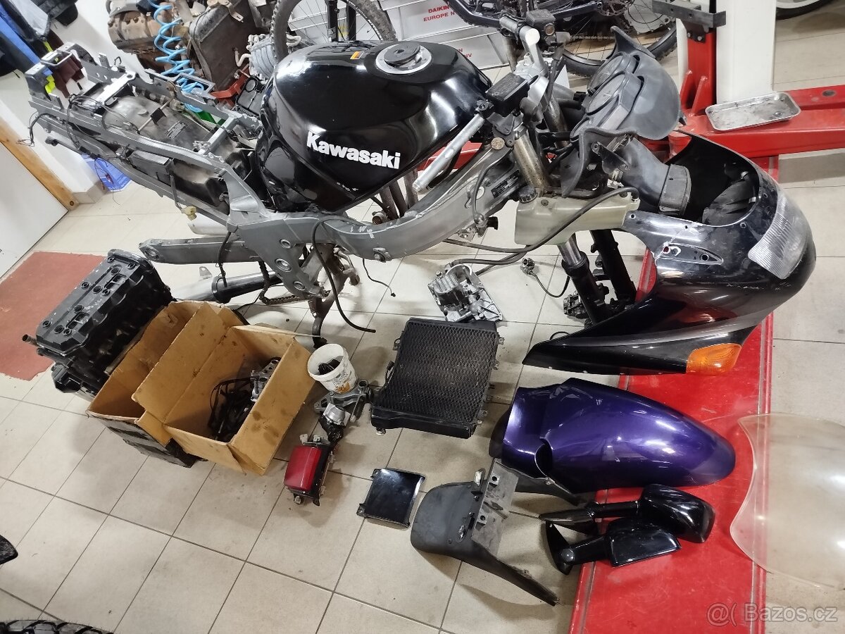 Kawasaki ZZR 1100 - 3