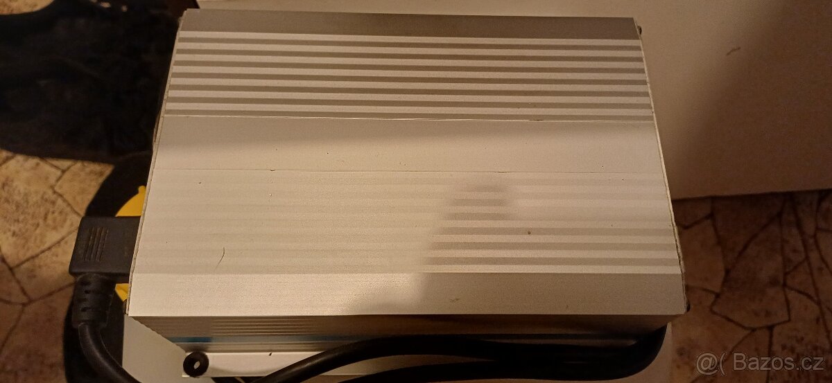 Nabíječka Votronic - 3