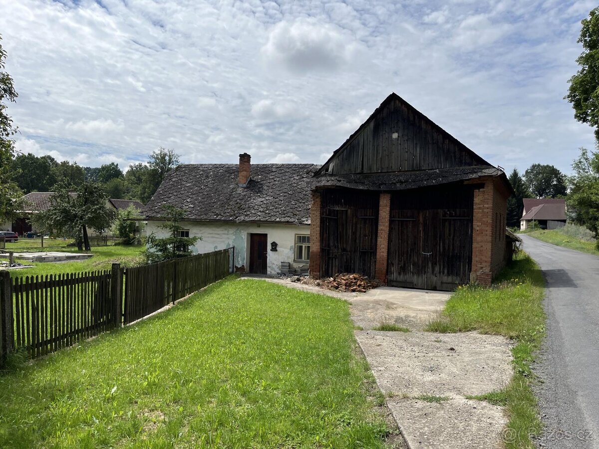 Prodej domu k demolici s krásným pozemkem o výměře 2095 m2 v - 3