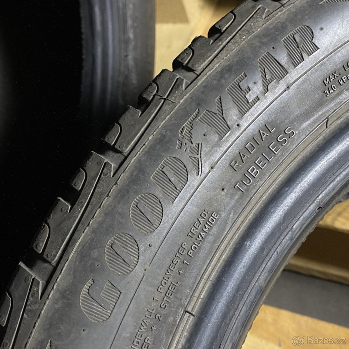 Zimní pneu 215/50 R17 95V Goodyear 2x6 2x7mm - 3