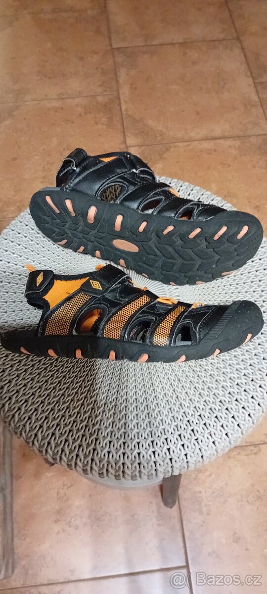 Zánovní kvalitní chlapecké sandály Zn.UMBRO vel.34 - 3