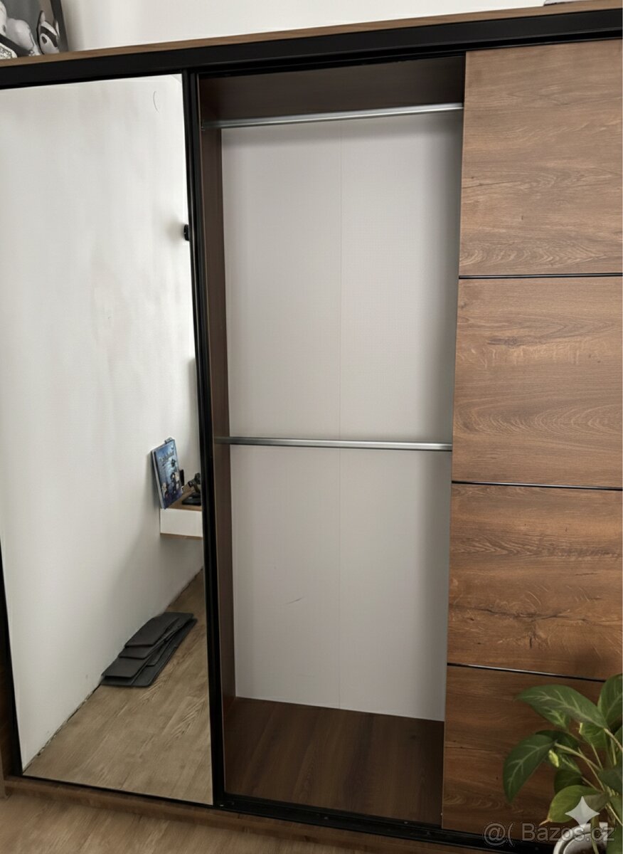 Šatní skříň - 3