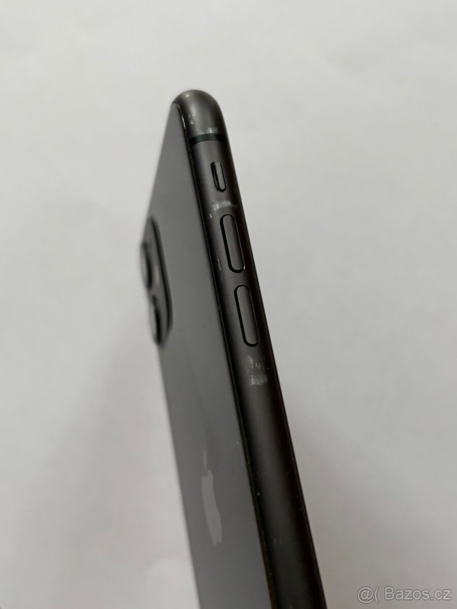 iPhone 11 black + Apple EarPods - 3