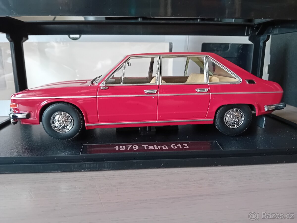 Tatra 613 1979 1:18 Triple9 - 3