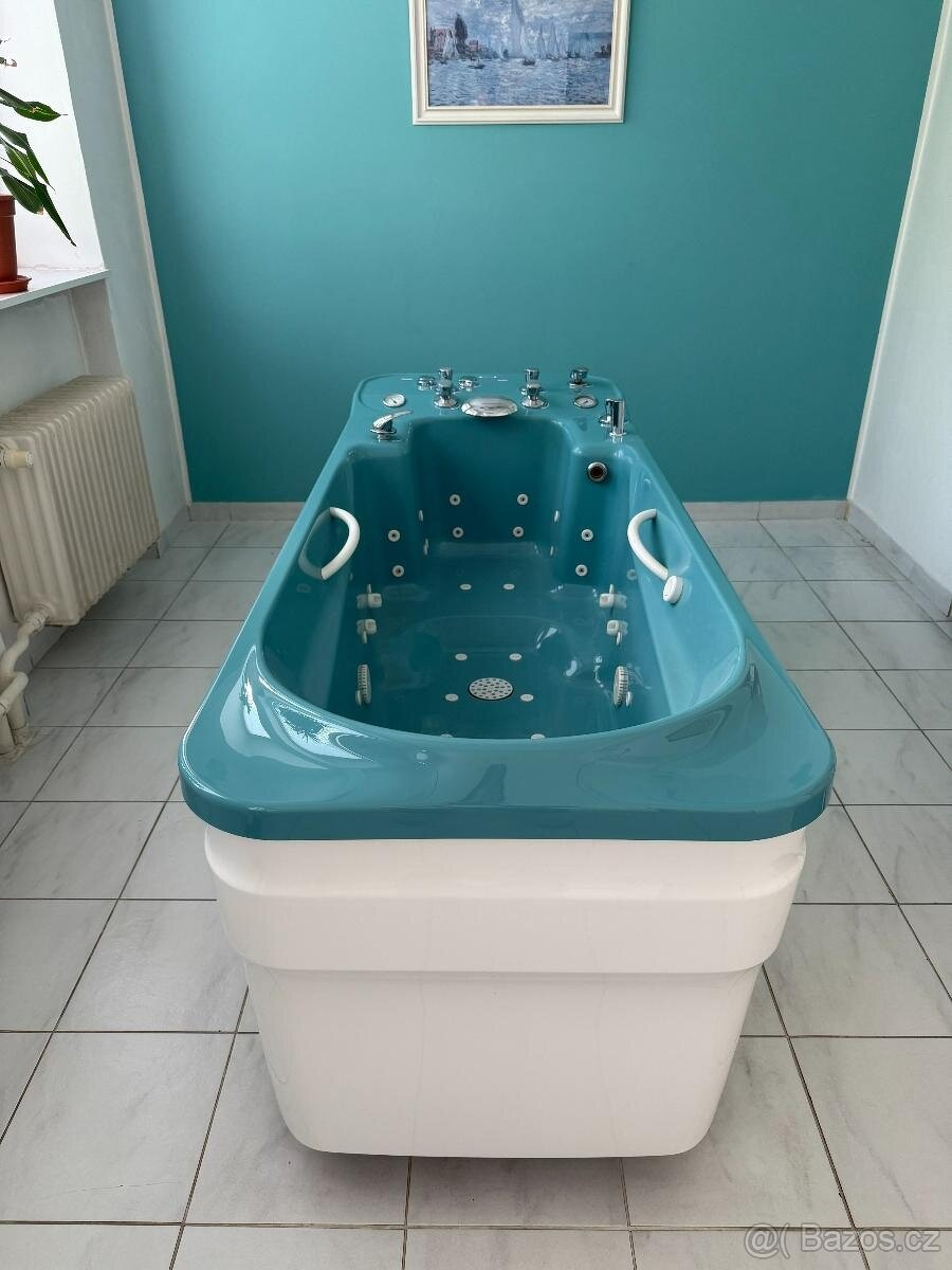 Vířivá vana Madisson Aquadelicia Mini III - 3