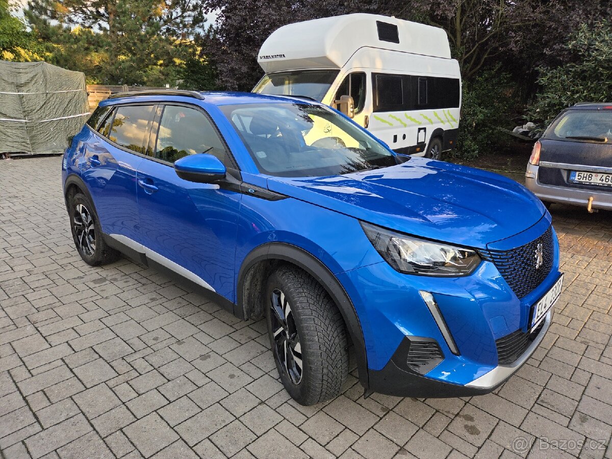 ZÁNOVNÍ PEUGEOT e2008 ALLURE 100kw naj.15.900km SoH 95% - 3