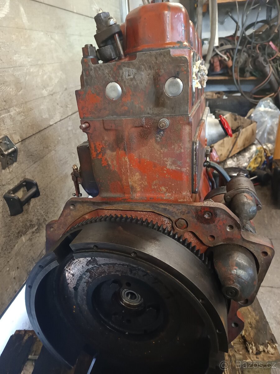 Prodám motor Zetor URI 6701 po Go - 3