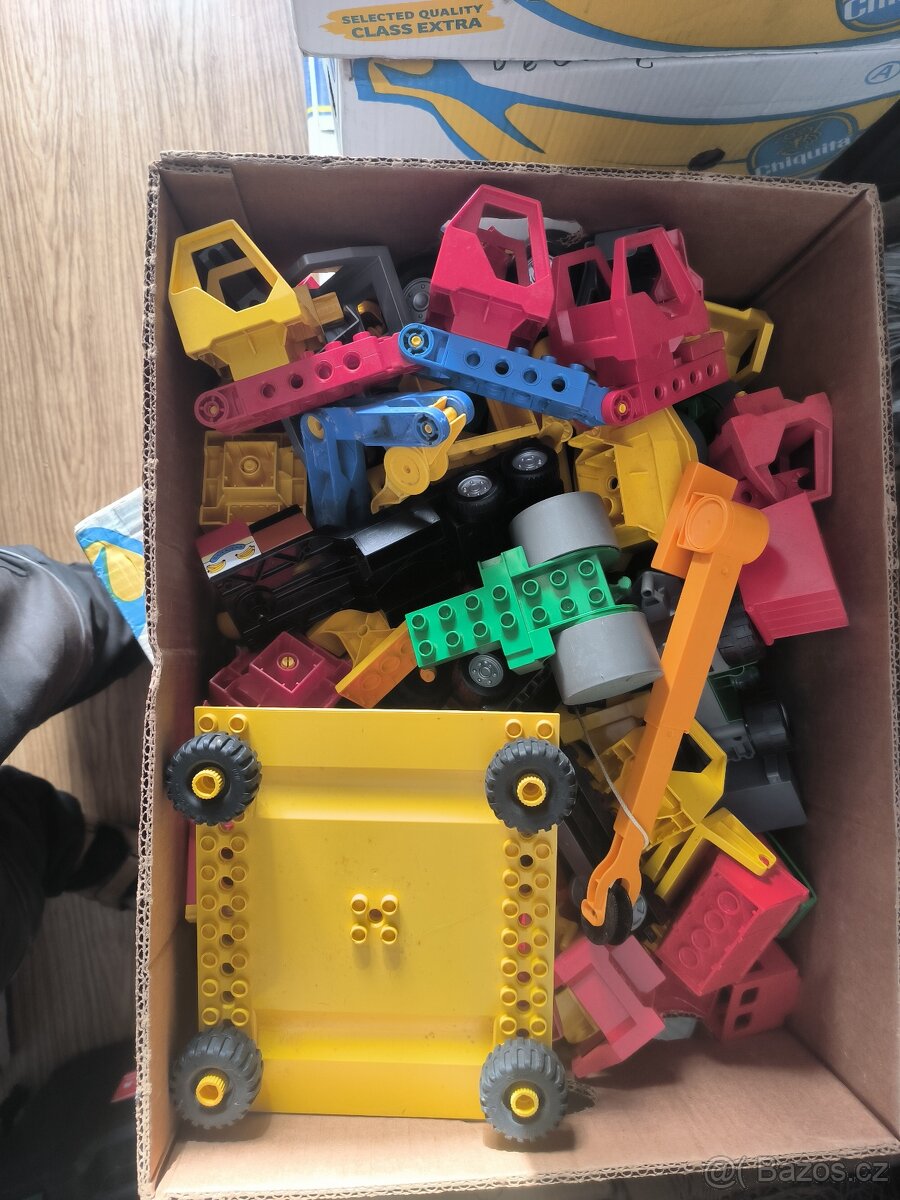 Lego + duplo mix v 10 krabicích od banánu cca 70 kg - 3