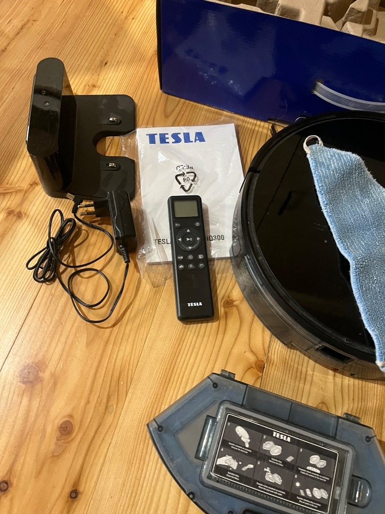Robotický vysavač Tesla na mokré i suché vysávání - 3