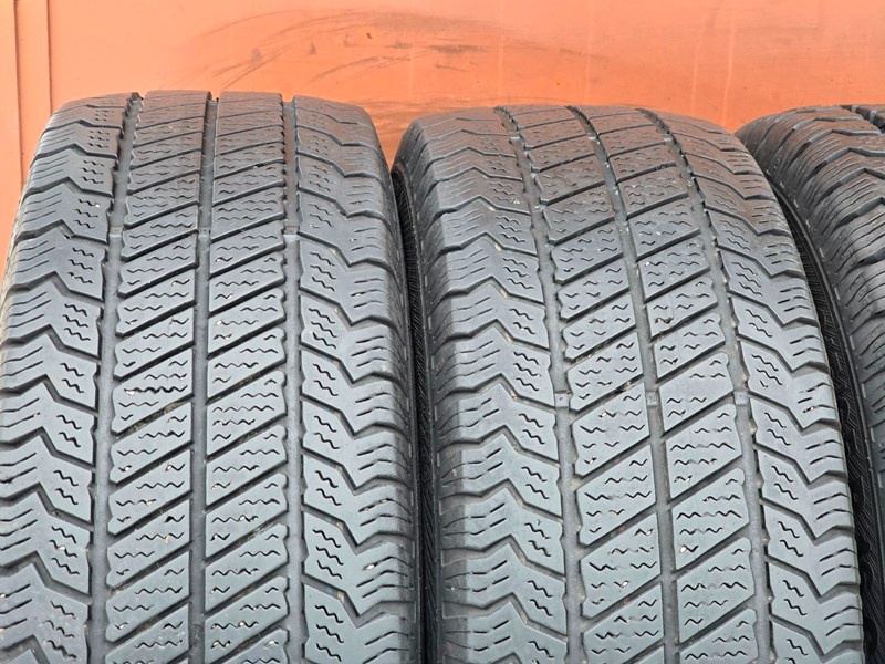Zimní Barum 215/65/16C - 3