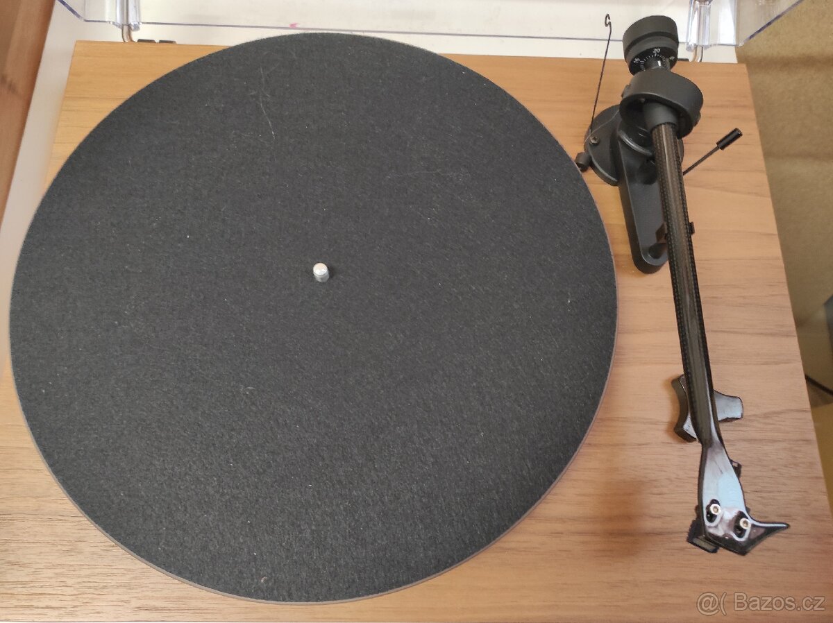 Gramofon PROJECT - CARBON - 3