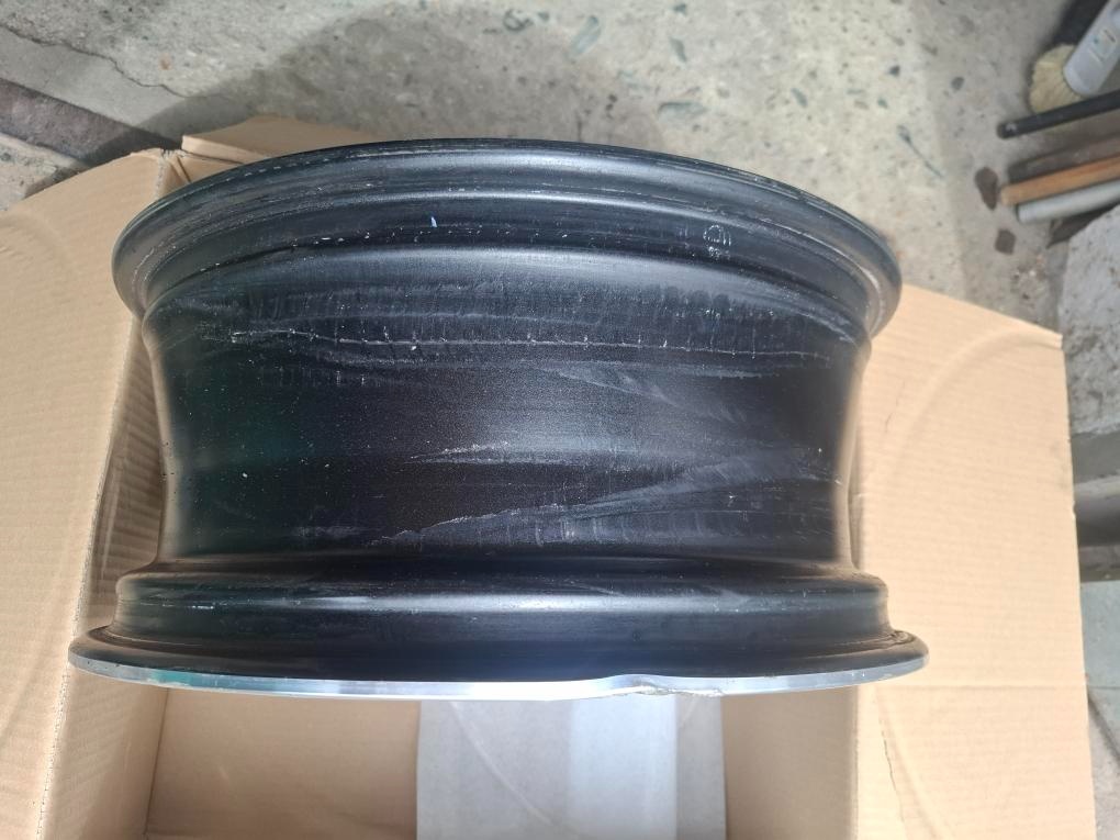 Prodám poškozený alu disk Savio 17 - 3