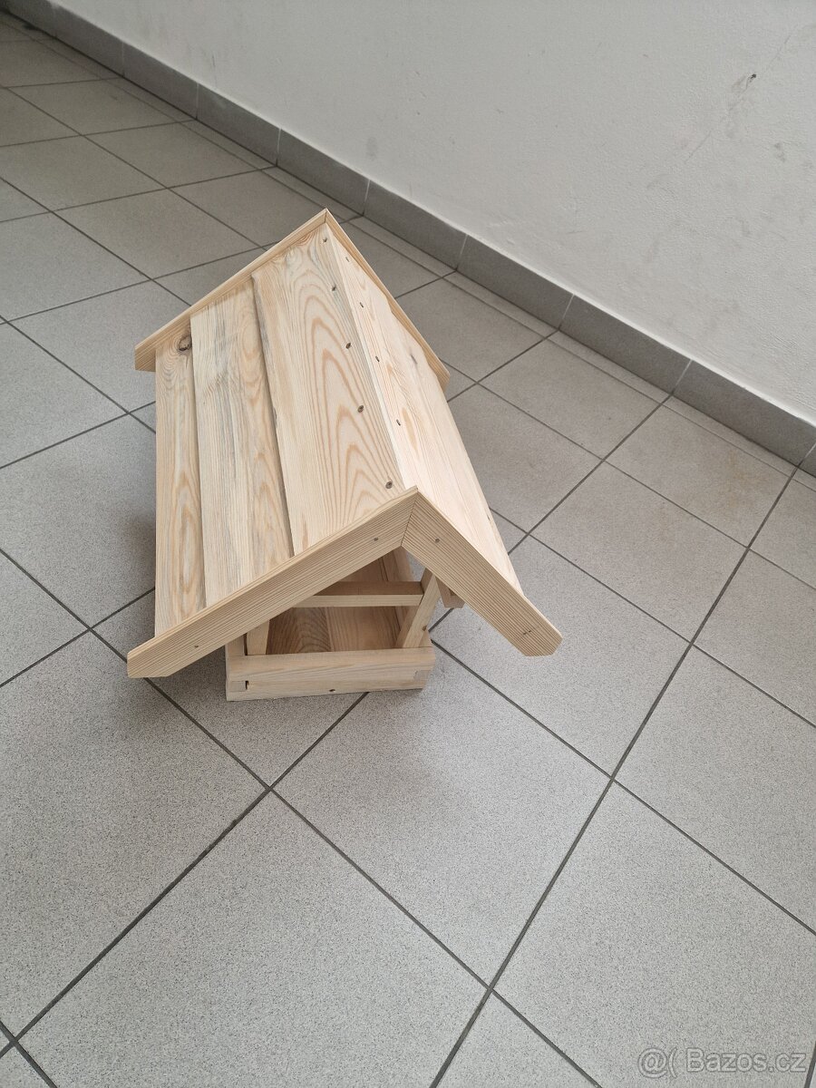 Dřevěné krmítko pro ptáky - ruční výroba - 3