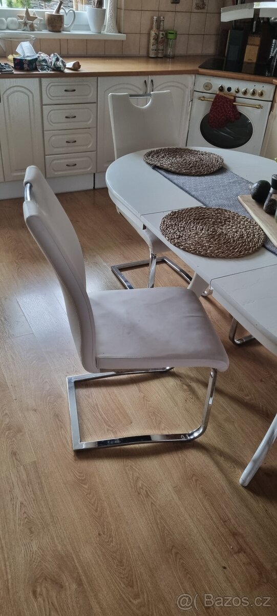 Rozkládací jídelní stůl - 3