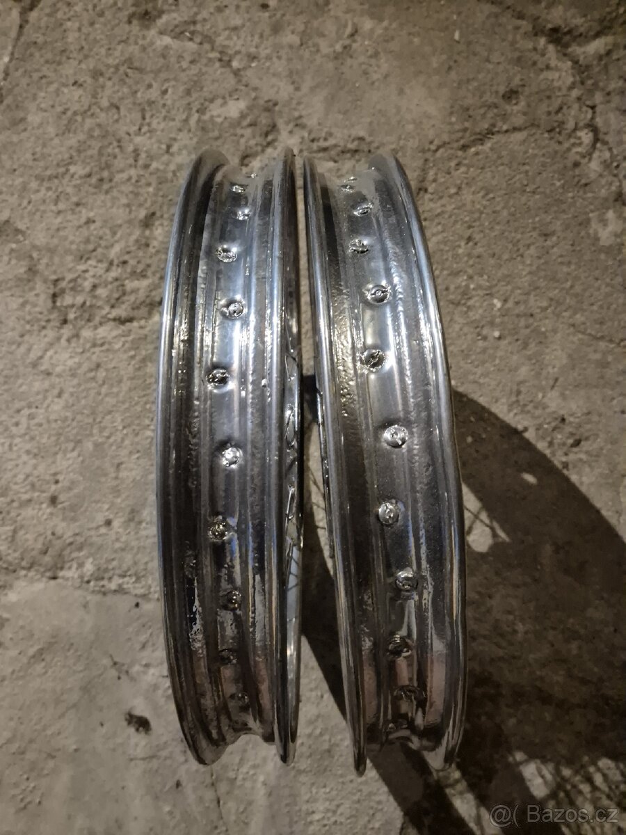 Kola na Jawa 555 - 3