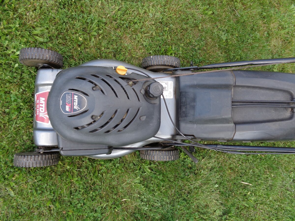 Benzínová sekačka s pojezdem MTD záběr 46 cm - 3