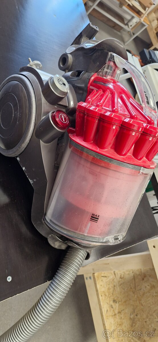 Dyson DC 32 Origin nemam k tomu kartáč - 3