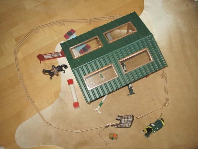 Schleich - jezdecká škola, areál s koňmi atd. - 3