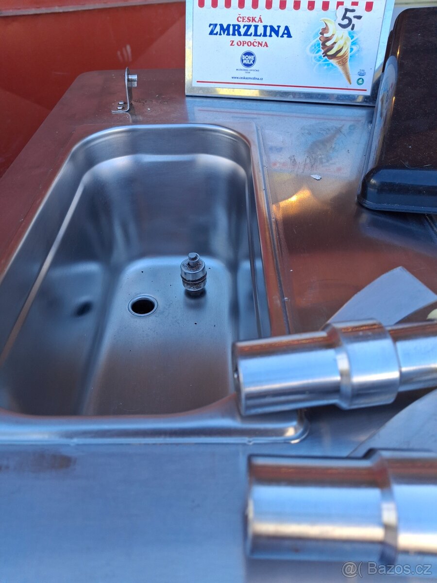 Zmrzlinovy stroj - 3