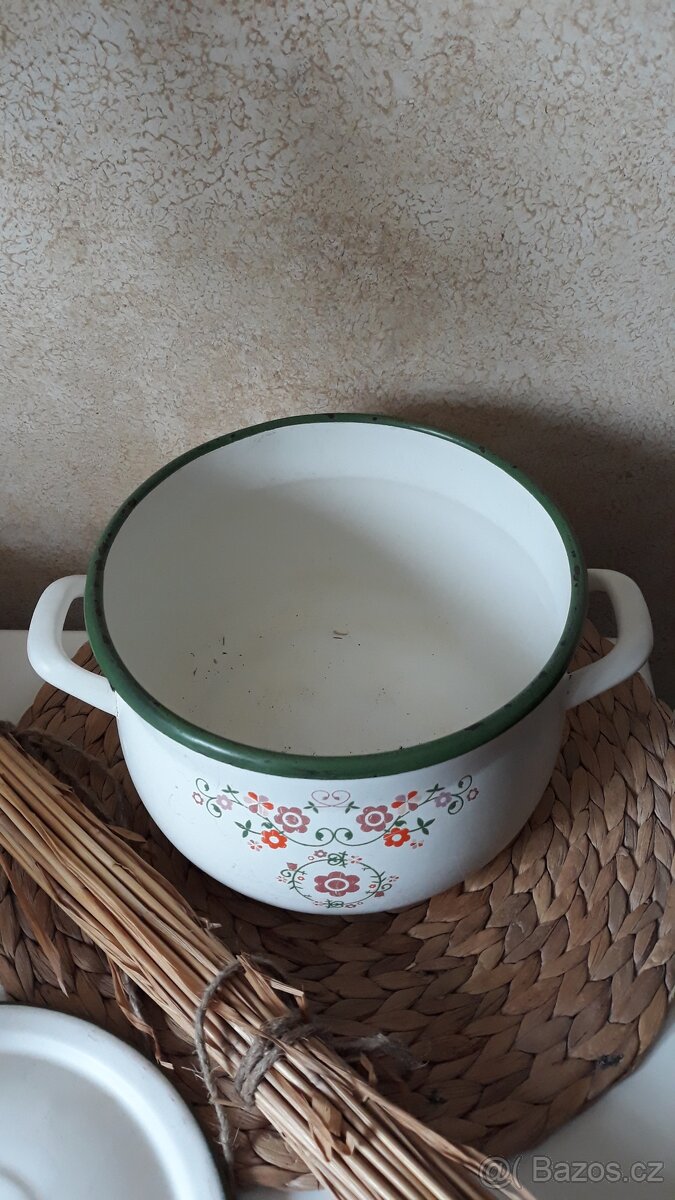 Smaltovany hrnec s kytickami - 3