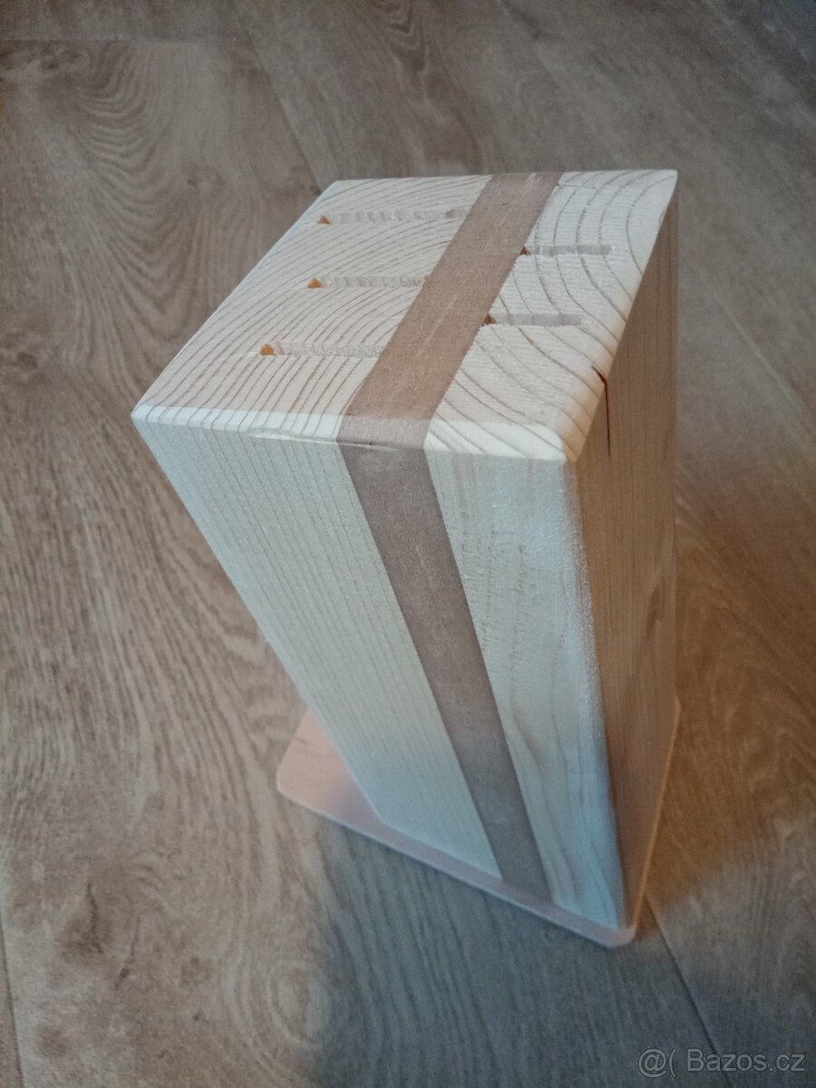 Nový dřevěný stojan/blok na nože - 3