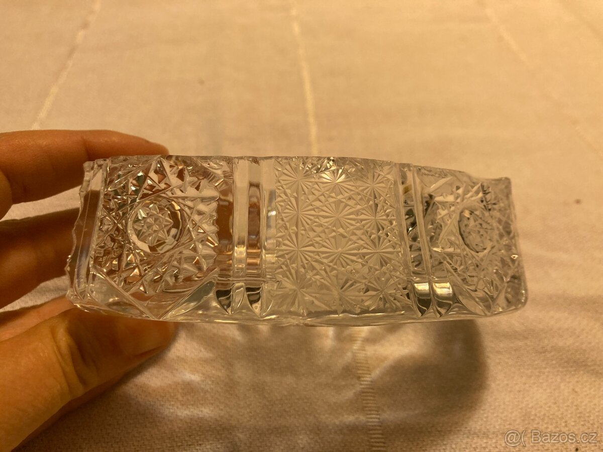 dóza s víkem z broušeného skla - 3