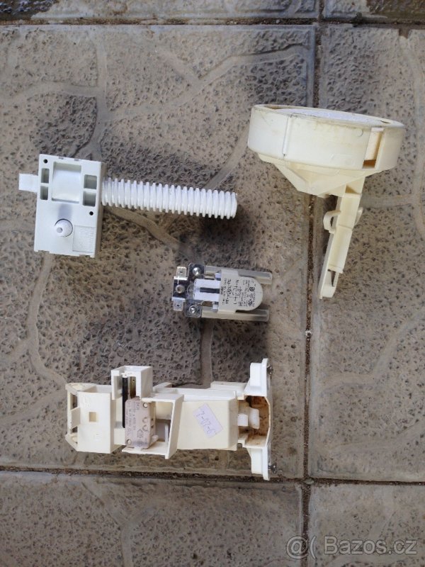 Náhradní díly na Whirplool 8536/1 - 3