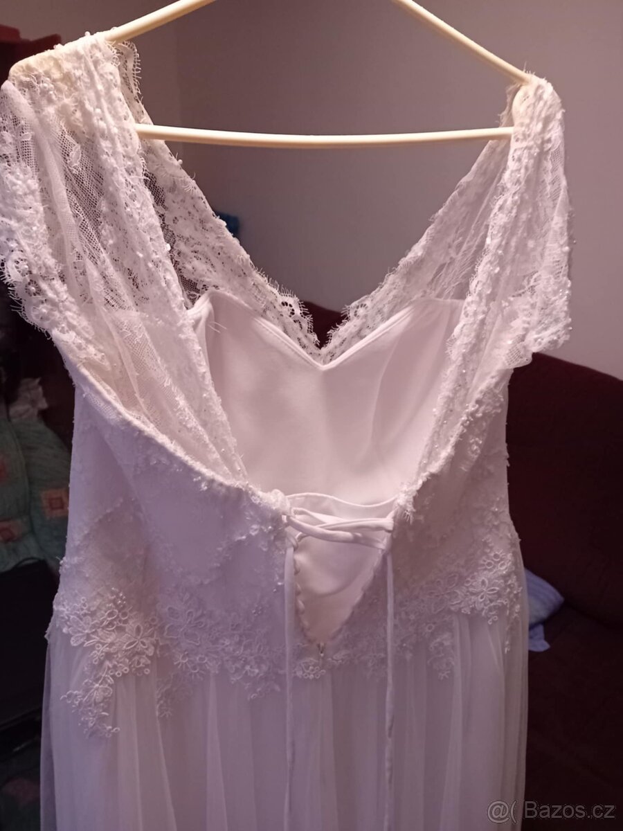 Prodám 3x šaty a 2x páry bot (svatební a plesové) + doplňky - 3