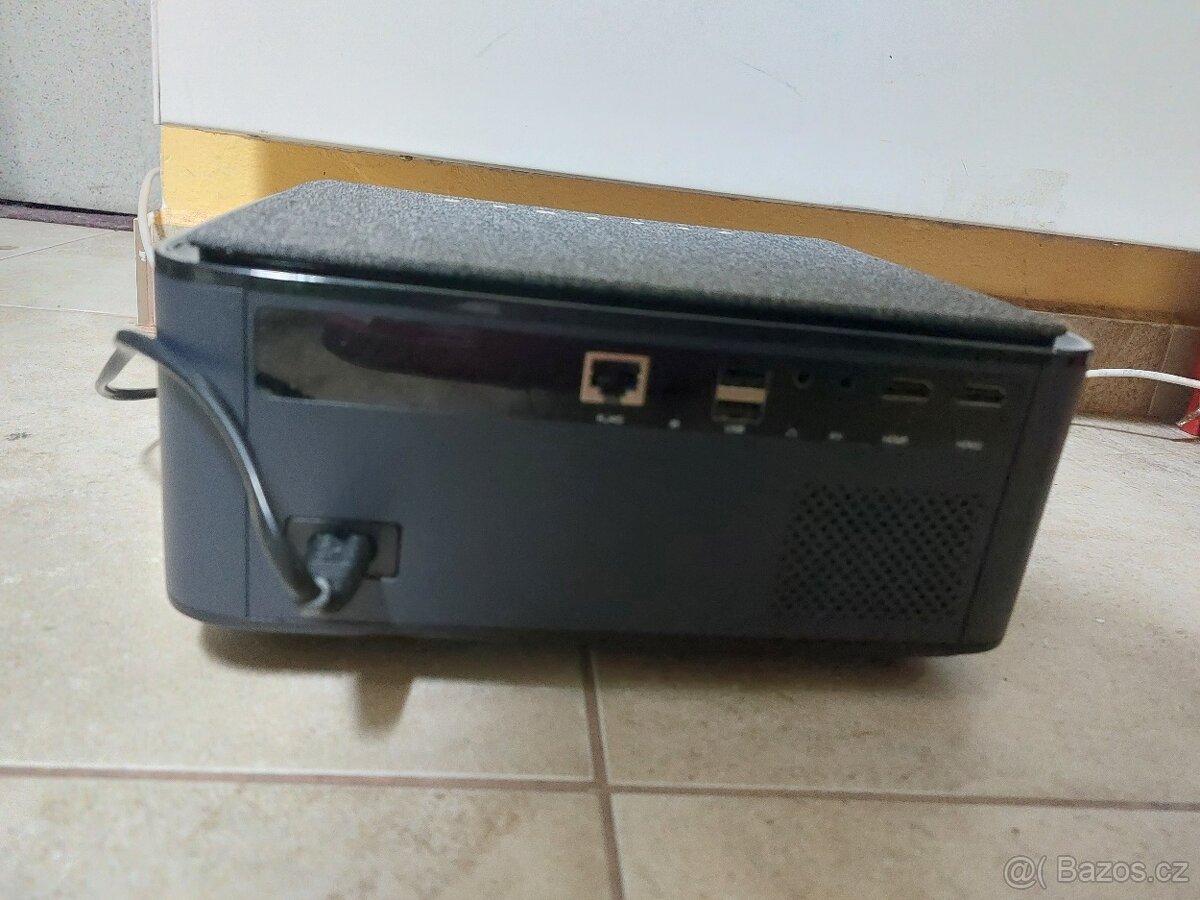 Projektor Yaber Pro U6, krásný stav - 3
