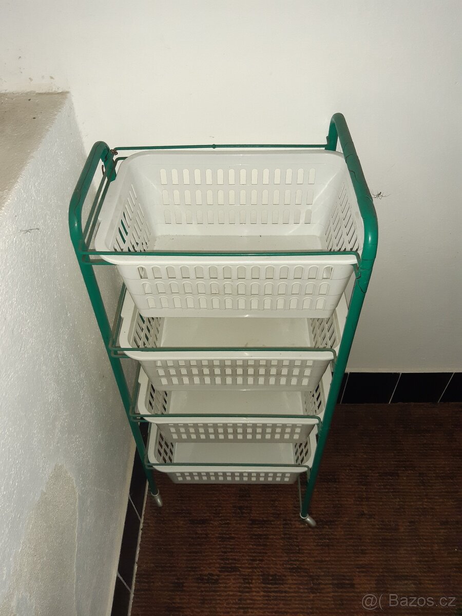 4 košíky na kolečkách - 3
