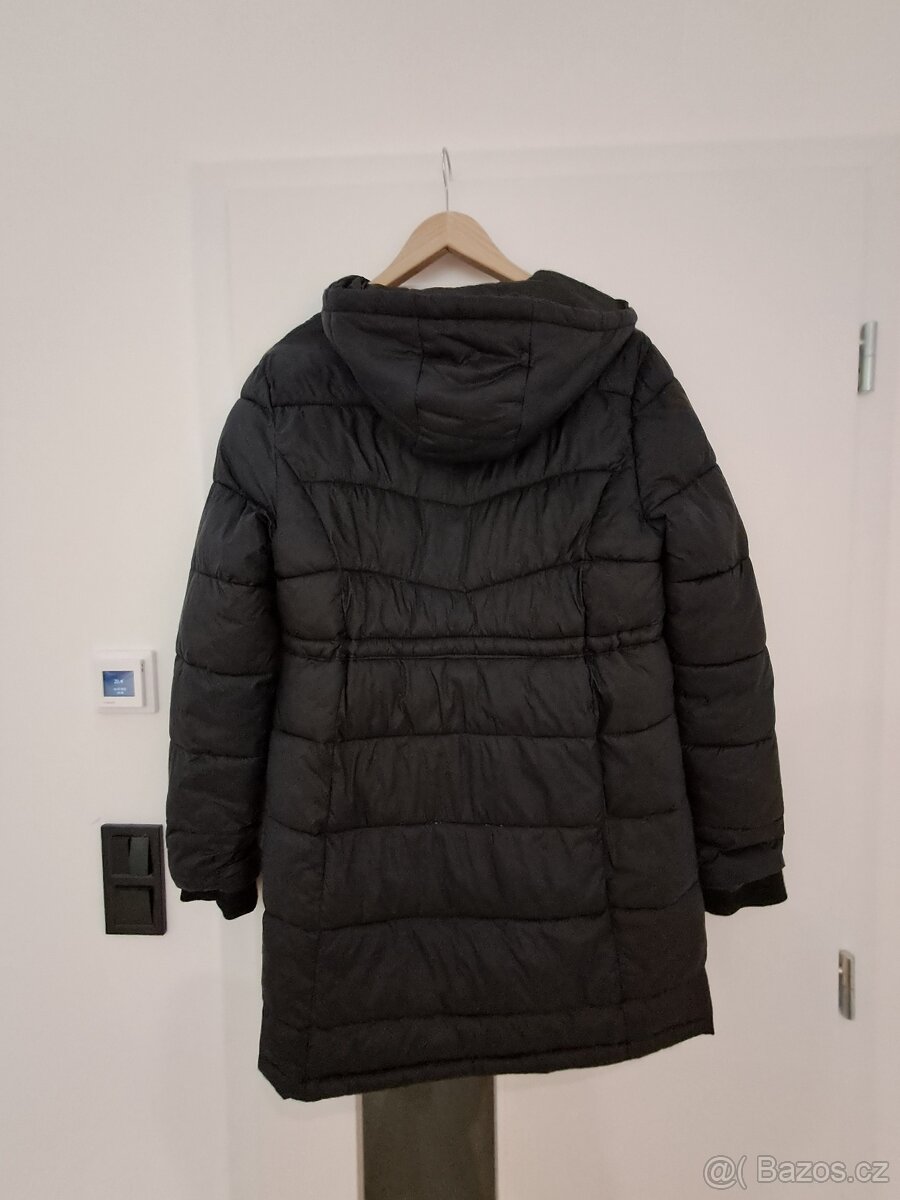 Teplá černá bunda, vhodná i pro těhotné ženy - 3