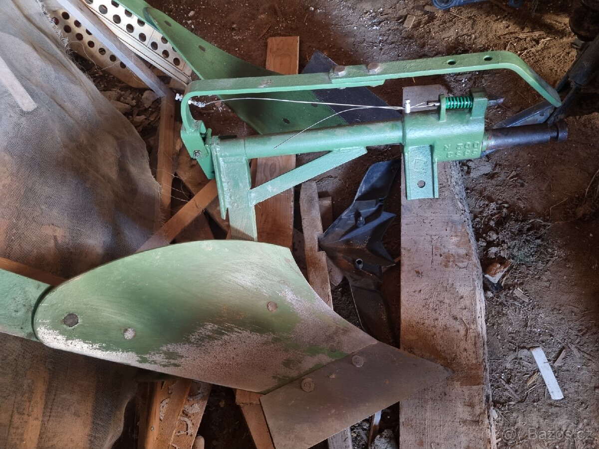 Pluh jednoradliční obracák - 3