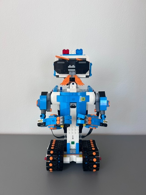 Lego robot - složený - 3