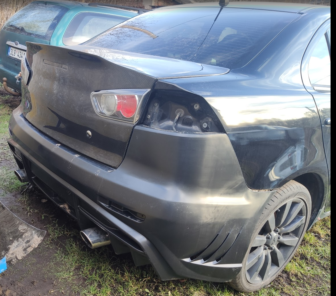 Zadní narazník Varis V2 - Lancer/Evo - 3