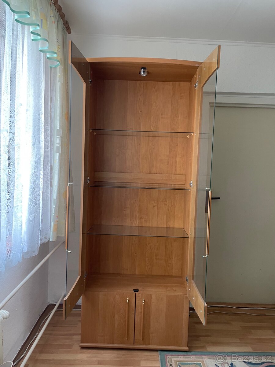 Vitrínová skříň - 3